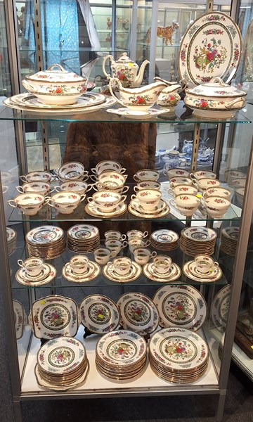 Lot 1135 - DINNER SERVICE