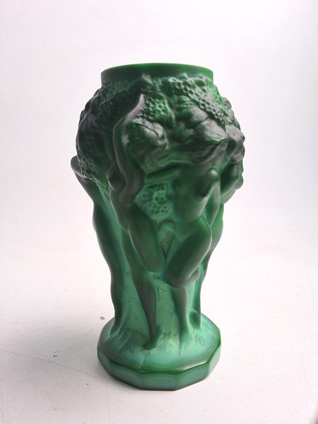 Lot 1004 - MALACHITE GLASS