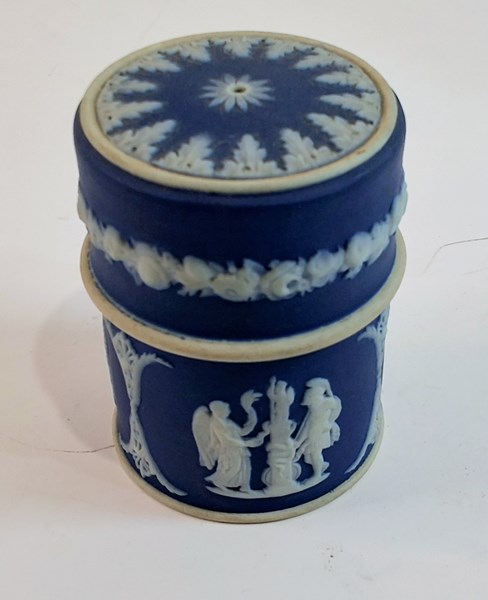 Lot 1048 - WEDGWOOD MATCH STRIKER