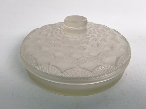 Lot 1002 - R. LALIQUE GLASS