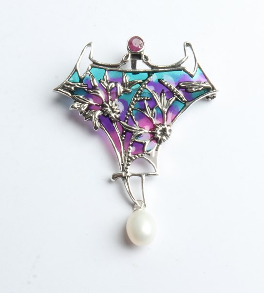 Lot 1018 - SILVER ENAMEL PENDANT