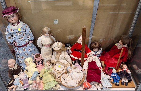 Lot 1347 - DOLLS