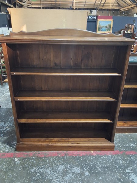Lot 355 - BOOKSHELF