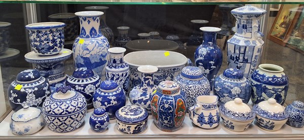 Lot 1172 - BLUE AND WHITE CHINA