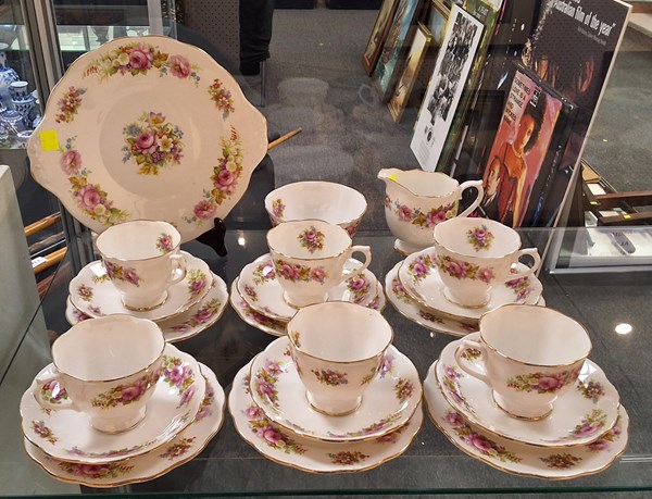Lot 1119 - TEA SET