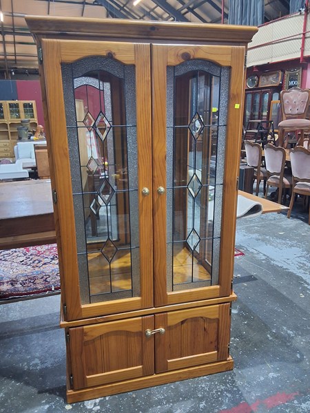 Lot 190 - DISPLAY CABINET