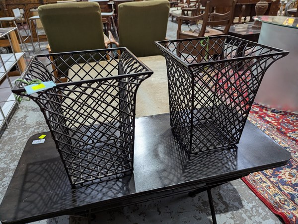 Lot 38 - PLANTERS