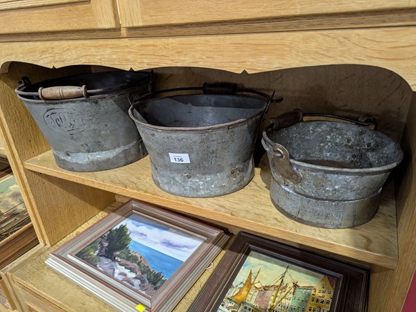 Lot 136 - BUCKET SET