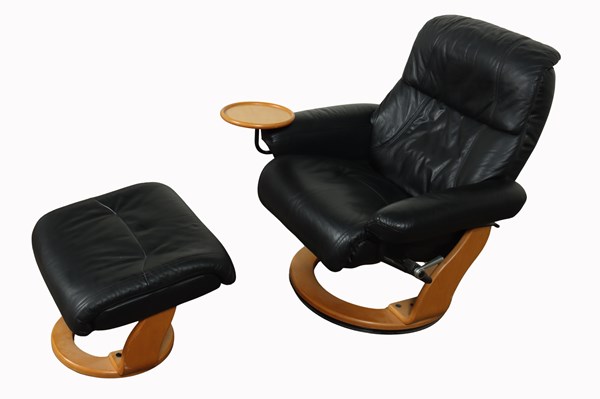 Lot 170 - RECLINING LOUNGE CHAIR & FOOTSTOOL