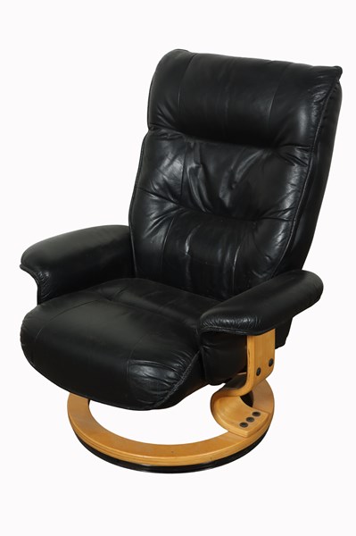 Lot 174 - RECLINING LOUNGE CHAIR