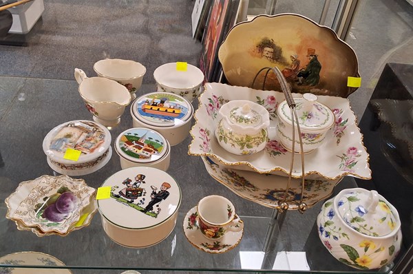 Lot 1118 - PRETTY CHINA