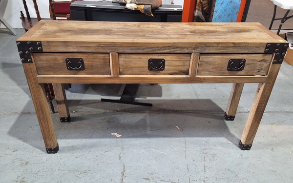 Lot 71 - CONSOLE