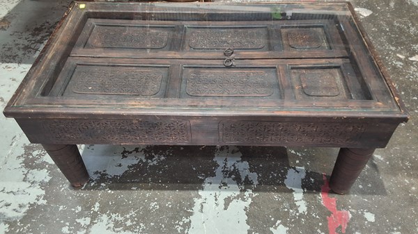 Lot 57 - COFFEE TABLE