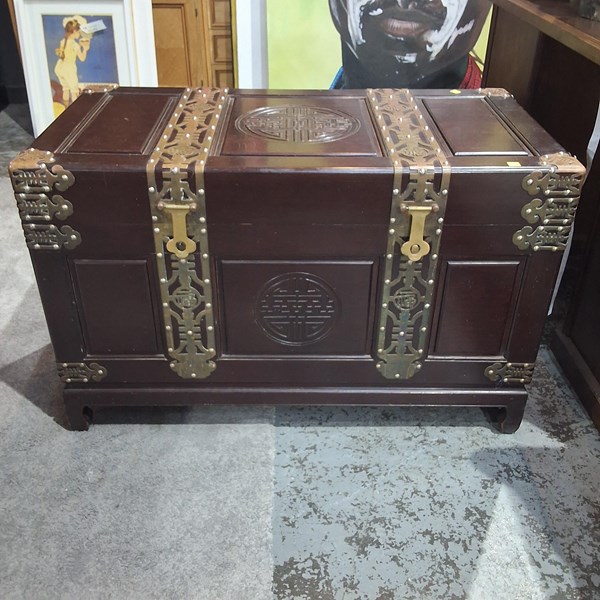Lot 141 - TRUNK