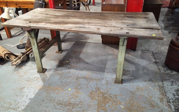 Lot 214 - WORKBENCH