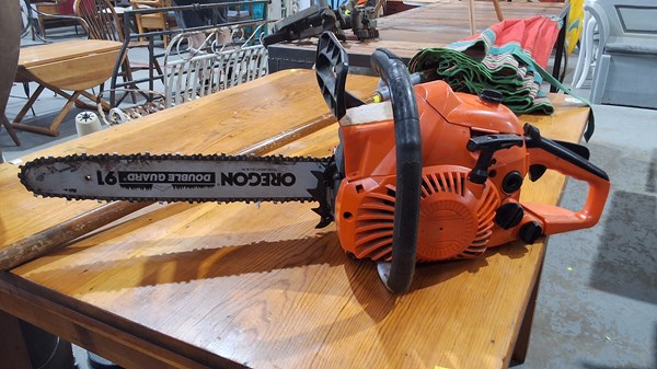 Lot 266 - CHAINSAW