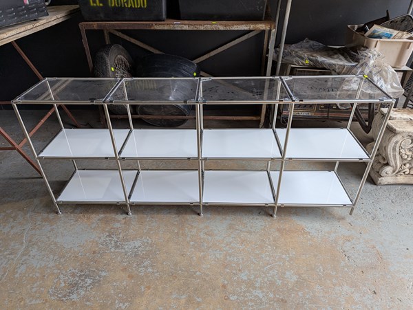 Lot 32 - CONSOLE DISPLAY