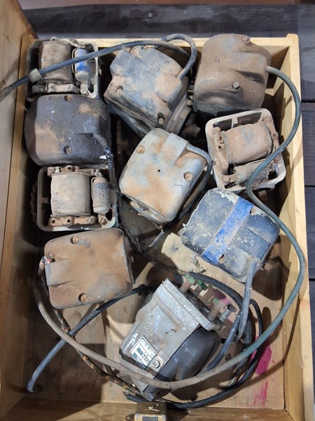 Lot 268 - MAGNETOS