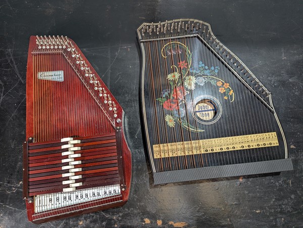 Lot 1333 - ZITHERS