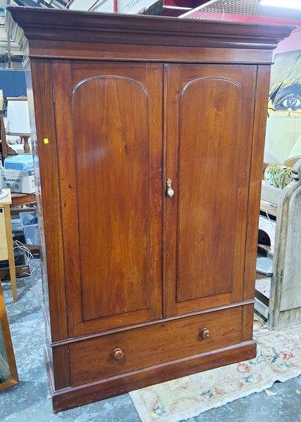 Lot 96 - WARDROBE