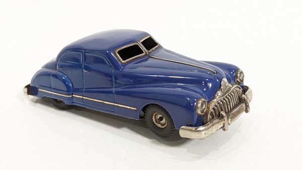 Lot 105 - WIND UP CAR