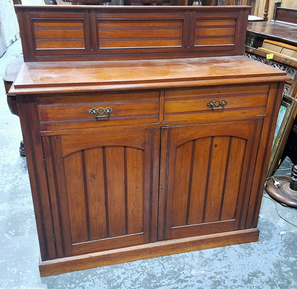 Lot 382 - SIDEBOARD