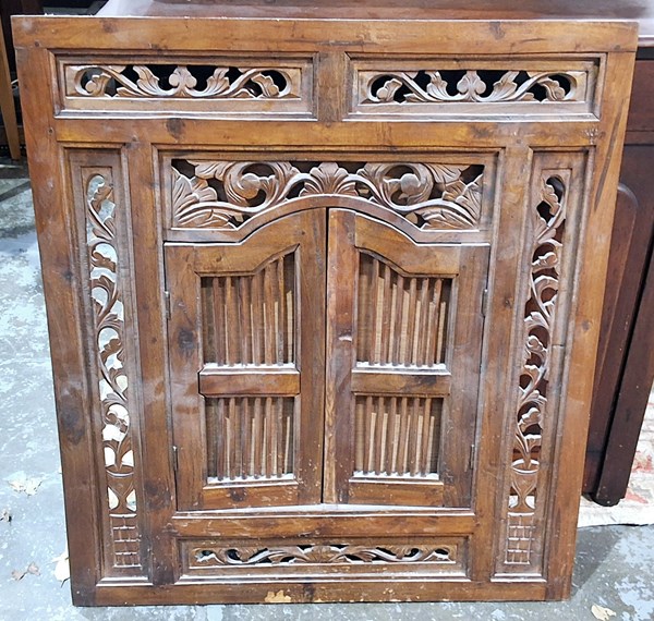 Lot 367 - WINDOW MIRROR FRAME