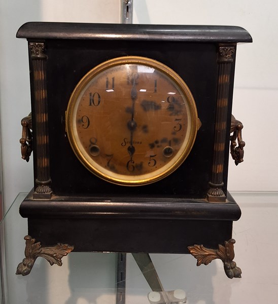 Lot 1276 - MANTEL CLOCK