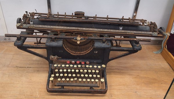 Lot 1271 - REMINGTON TYPEWRITER