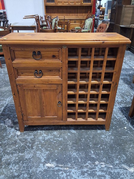 Lot 197 - WINE RACK
