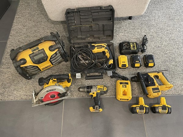 Lot 262 - POWER TOOLS