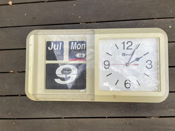 Lot 1269 - CALENDAR CLOCK