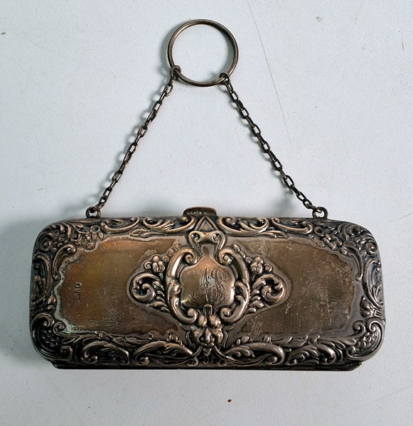 Lot 1051 - SILVER PURSE