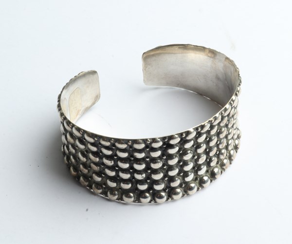 Lot 1007 - SILVER BANGLE