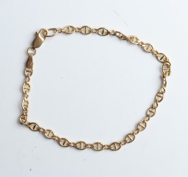 Lot 1011 - GOLD BRACELET