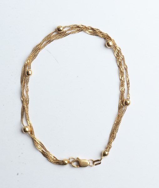 Lot 1023 - GOLD BRACELET