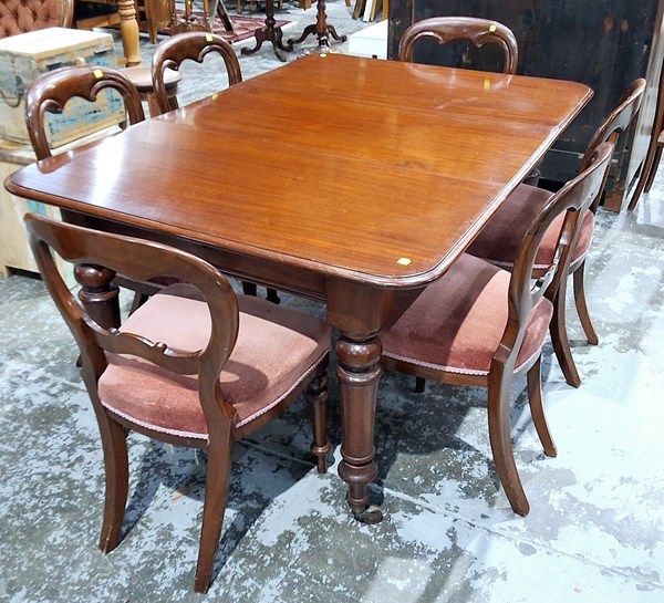 Lot 152 - DINING SUITE