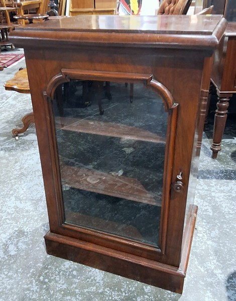 Lot 148 - RECORD CABINET