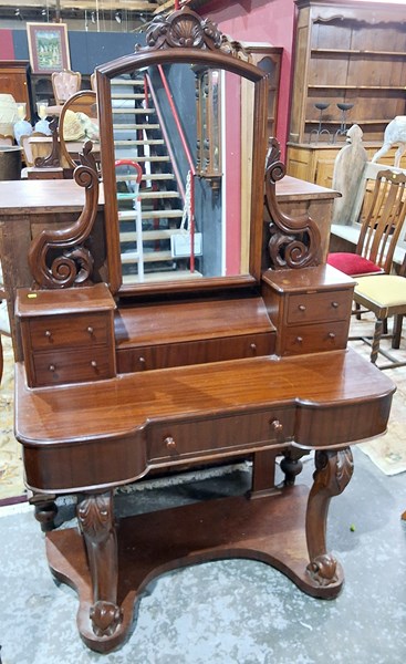Lot 131 - DRESSING TABLE