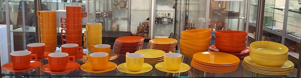 Lot 1117 - RETRO SERVINGWARE
