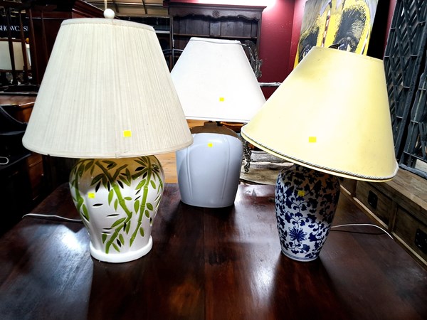 Lot 86 - TABLE LAMPS