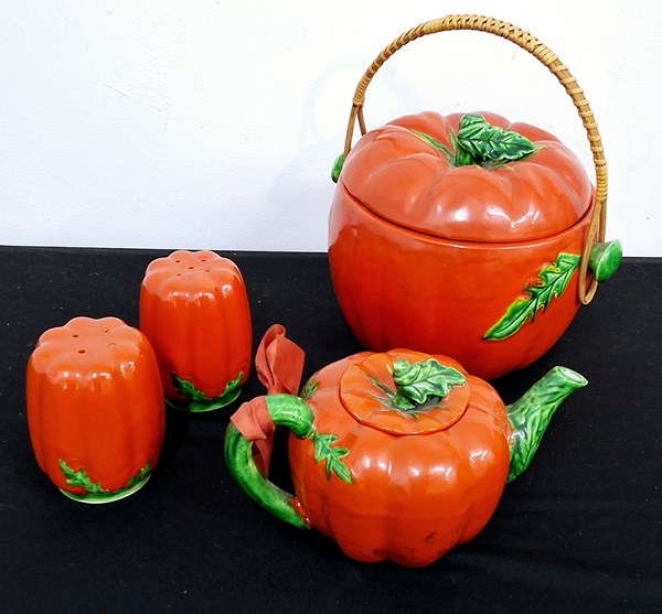 Lot 1126 - TOMATO WARE