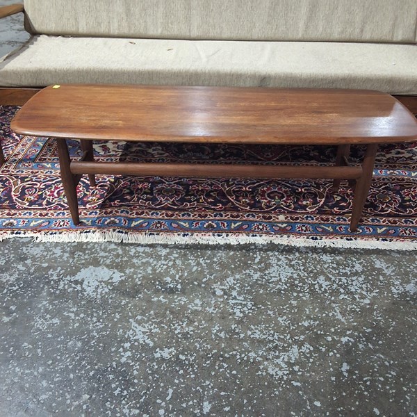 Lot 18 - COFFEE TABLE