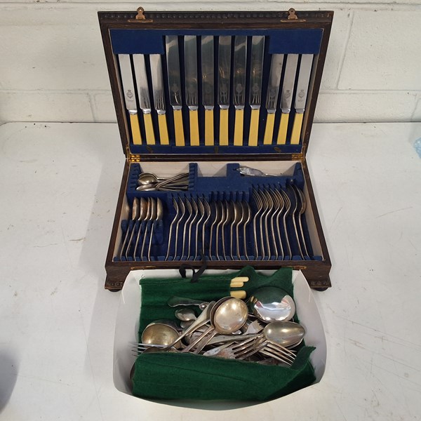 Lot 1327 - FLATWARE