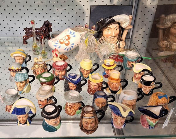 Lot 1252 - COLLECTABLE CHINA