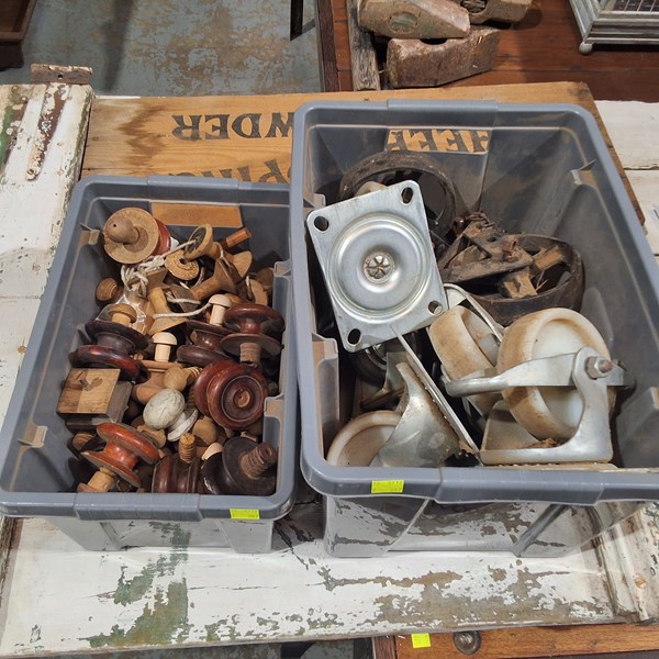 Lot 267 - FURNITURE HARDWARE