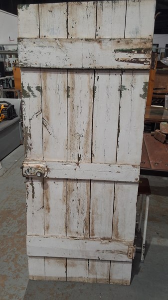 Lot 250 - DUNNY DOOR