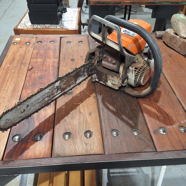 Lot 263 - CHAINSAW