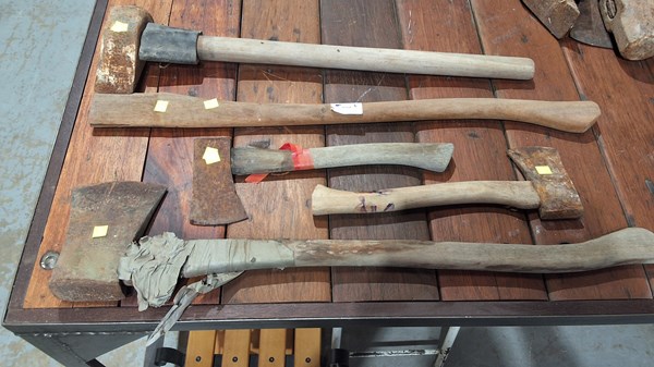 Lot 222 - AXES