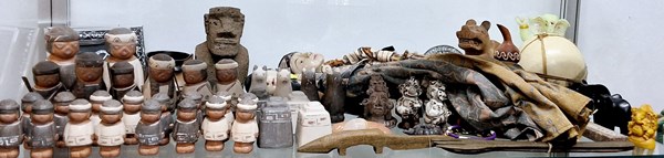 Lot 1373 - WORLDLY COLLECTABLES